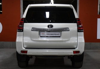 Подержанный автомобиль Toyota Land Cruiser Prado 2017 года (6 фото)