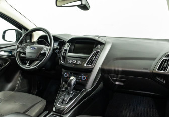 Подержанный автомобиль Ford Focus Hatchback 2016 года (5 фото)