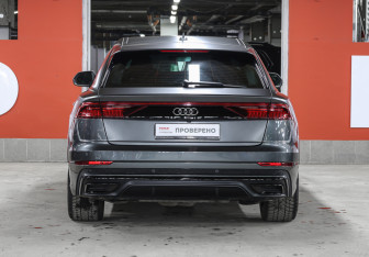 Подержанный автомобиль Audi Q8 2019 года (6 фото)