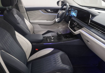 Подержанный автомобиль Hongqi HS5 2024 года (11 фото)