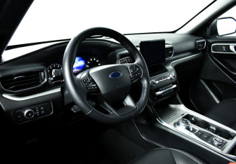 Подержанный автомобиль Ford Explorer 2020 года (9 фото)