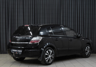 Подержанный автомобиль Opel Astra Hatchback 2008 года (4 фото)