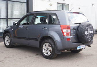 Подержанный автомобиль Suzuki Grand Vitara 2006 года (7 фото)