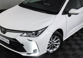Подержанный автомобиль Toyota Corolla Sedan 2019 года (23 фото)