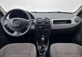 Подержанный автомобиль Renault Sandero 2011 года (12 фото)