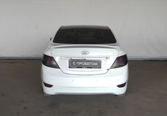 Подержанный автомобиль Hyundai Solaris Sedan 2013 года (5 фото)