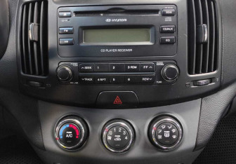 Подержанный автомобиль Hyundai Elantra Sedan 2008 года (15 фото)