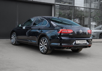 Подержанный автомобиль Volkswagen Passat Sedan 2019 года (6 фото)