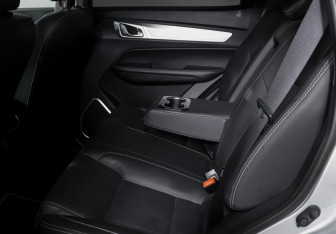 Подержанный автомобиль Geely Emgrand X7 2020 года (10 фото)