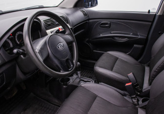 Подержанный автомобиль Kia Picanto 2010 года (10 фото)