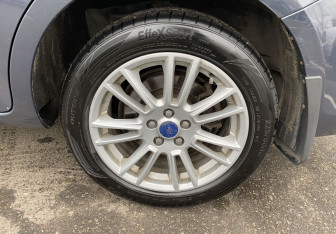 Подержанный автомобиль Ford Mondeo Sedan 2012 года (12 фото)