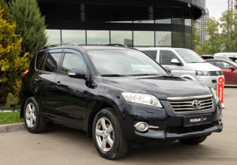 Подержанный автомобиль Toyota RAV4 2011 года (2 фото)