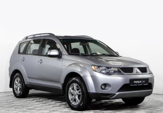 Подержанный автомобиль Mitsubishi Outlander 2008 года (2 фото)