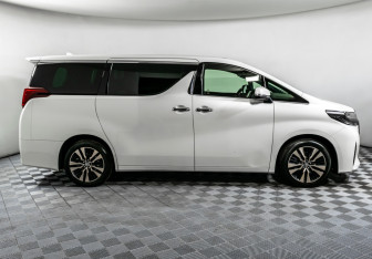 Подержанный автомобиль Toyota Alphard 2019 года (4 фото)