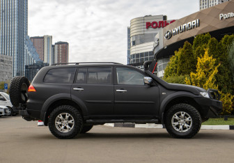 Подержанный автомобиль Mitsubishi Pajero Sport 2010 года (3 фото)