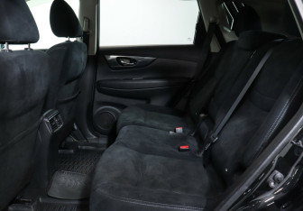 Подержанный автомобиль Nissan X-Trail 2015 года (14 фото)