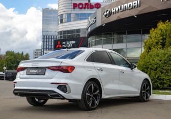 Подержанный автомобиль Audi A3 Sedan 2022 года (4 фото)