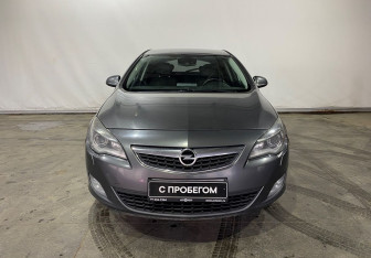 Подержанный автомобиль Opel Astra Hatchback 2011 года (2 фото)