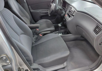 Подержанный автомобиль Kia Rio Sedan 2006 года (10 фото)