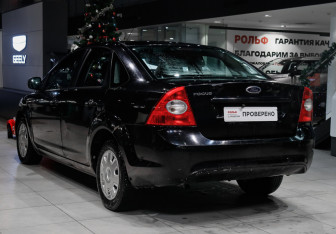 Подержанный автомобиль Ford Focus Sedan 2011 года (6 фото)