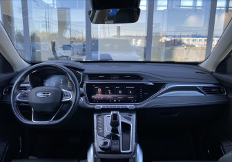 Подержанный автомобиль Geely Atlas Pro 2022 года (11 фото)