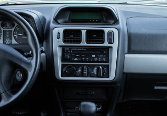 Подержанный автомобиль Mitsubishi Pajero Pinin 2004 года (13 фото)