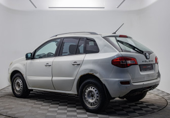 Подержанный автомобиль Renault Koleos 2009 года (3 фото)