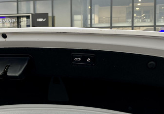 Подержанный автомобиль Genesis G80 2017 года (11 фото)