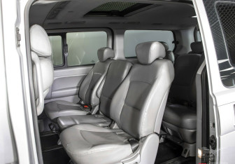 Подержанный автомобиль Hyundai Grand Starex 2014 года (14 фото)