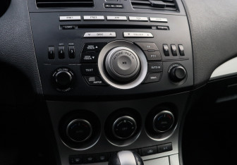 Подержанный автомобиль Mazda 3 Hatchback 2010 года (16 фото)