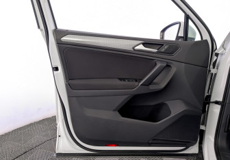 Подержанный автомобиль Volkswagen Tiguan 2021 года (19 фото)