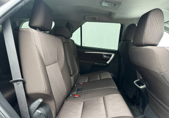 Подержанный автомобиль Toyota Fortuner 2018 года (11 фото)