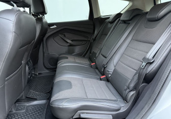 Подержанный автомобиль Ford Kuga 2013 года (11 фото)