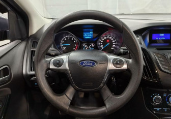 Подержанный автомобиль Ford Focus Hatchback 2011 года (12 фото)