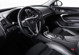 Подержанный автомобиль Opel Insignia Sedan 2014 года (30 фото)