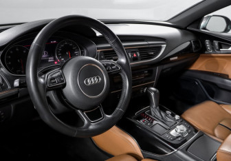 Подержанный автомобиль Audi A7 2016 года (14 фото)