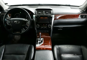 Подержанный автомобиль Toyota Camry Sedan 2013 года (8 фото)