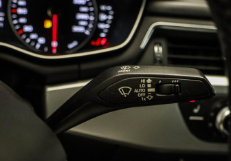 Подержанный автомобиль Audi A4 Sedan 2017 года (13 фото)