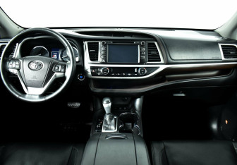 Подержанный автомобиль Toyota Highlander 2015 года (11 фото)