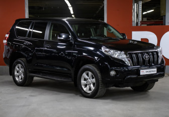 Подержанный автомобиль Toyota Land Cruiser Prado 2017 года (3 фото)