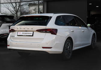 Подержанный автомобиль Skoda Octavia Wagon 2021 года (4 фото)