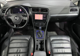 Подержанный автомобиль Volkswagen Golf Hatchback 2018 года (11 фото)