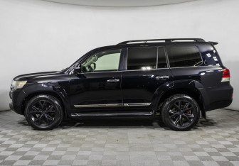 Подержанный автомобиль Toyota Land Cruiser Suv 2015 года (8 фото)