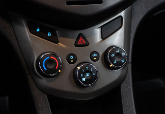 Подержанный автомобиль Chevrolet Aveo Hatchback 2013 года (18 фото)