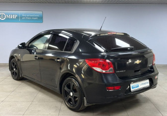 Подержанный автомобиль Chevrolet Cruze Hatchback 2012 года (7 фото)