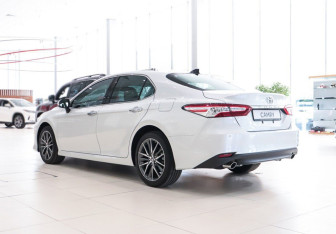 Новый Toyota Camry Sedan 2025 (3 фото)