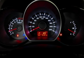 Подержанный автомобиль Kia Rio Sedan 2016 года (13 фото)