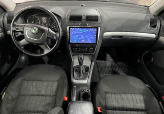 Подержанный автомобиль Skoda Octavia Liftback 2011 года (9 фото)