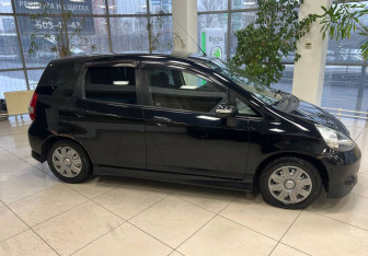 Подержанный автомобиль Honda Jazz 2008 года (4 фото)