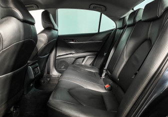 Подержанный автомобиль Toyota Camry Sedan 2018 года (10 фото)